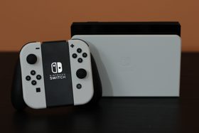 Nintendo Switch (OLED Model) (连续播放 Nintendo Switch)